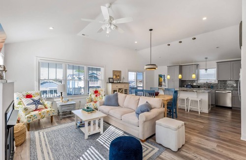 Wildwood Condo | Modern Beach Condo: Walk to Beach & Boardwalk