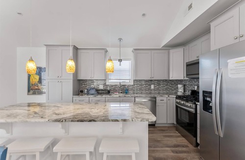 Wildwood Condo | Modern Beach Condo: Walk to Beach & Boardwalk