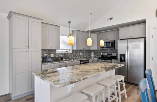 Wildwood Condo | Modern Beach Condo: Walk to Beach & Boardwalk