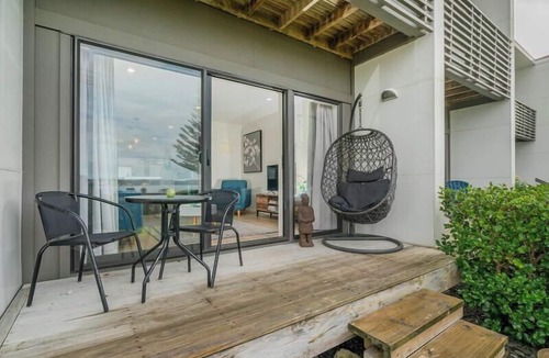 Whitianga Apartment | Modern beach front apartment at Aqua Soleil complex with lap pool & spa.