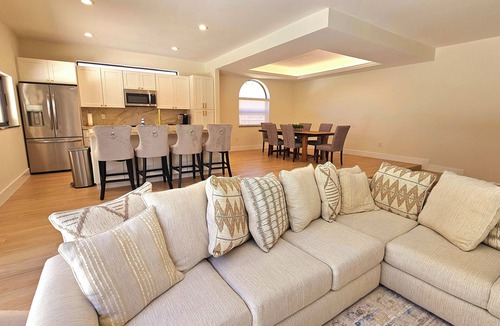 Lake Ida Shores House | Modern Beach House w/Heated Pool + Grill –5 Mins to Delray Beach & Atlantic Ave