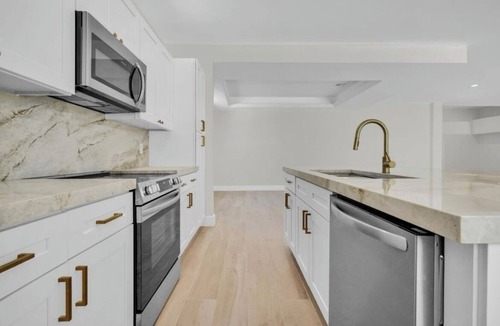 Lake Ida Shores House | Modern Beach House w/Heated Pool + Grill –5 Mins to Delray Beach & Atlantic Ave