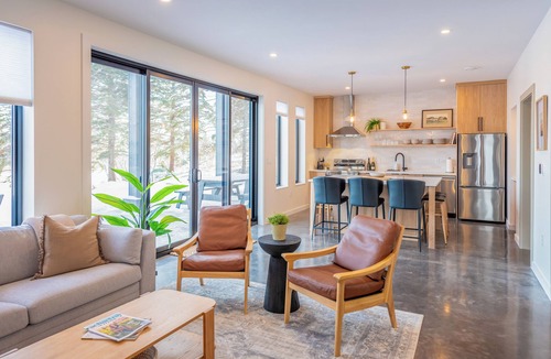 Beach Meadows House | Modern Beach House | 90-Sec Walk to Pristine Beach | Hot tub