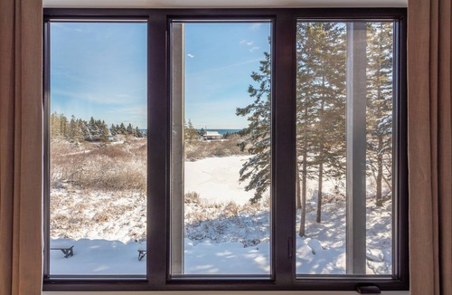 Beach Meadows House | Modern Beach House | 90-Sec Walk to Pristine Beach | Hot tub