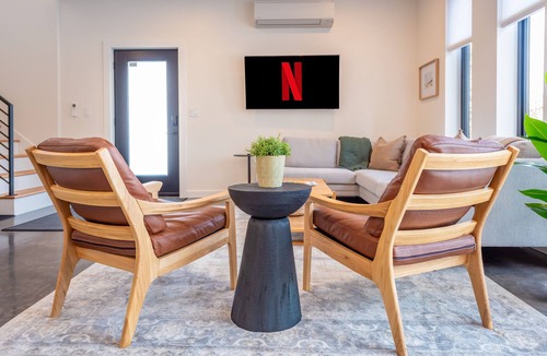 Beach Meadows House | Modern Beach House | 90-Sec Walk to Pristine Beach | Hot tub