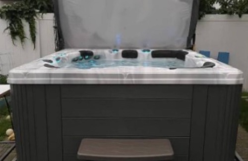 Long Beach House | Modern Beach house w/a Hot tub!