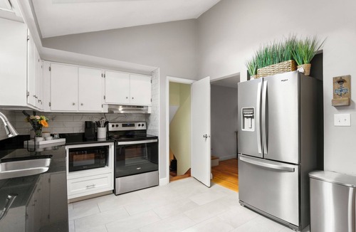 South Yarmouth House | Modern Beach & Pond Getaway; Heart of Cape Cod