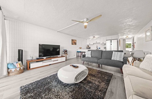 Punaluu Condo | Modern Beachfront Condo