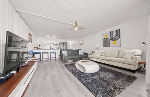 Punaluu Condo | Modern Beachfront Condo
