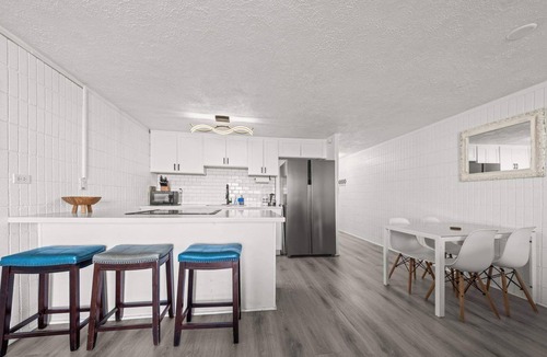 Punaluu Condo | Modern Beachfront Condo
