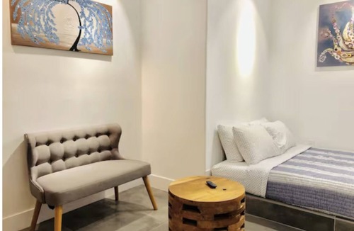 Pacific Palisades Apartment | Modern Beachfront Guest Suite