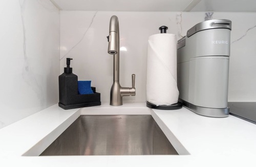 North Beach Apartment | Modern Beachfront Studio w/Beach Essentials. Just steps from the beach!