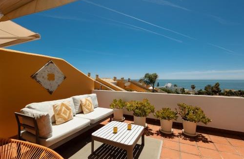 Urbanizacion Costabella Apartment | Modern beachside Penthouse with amazing sea views in Costabella, Marbella