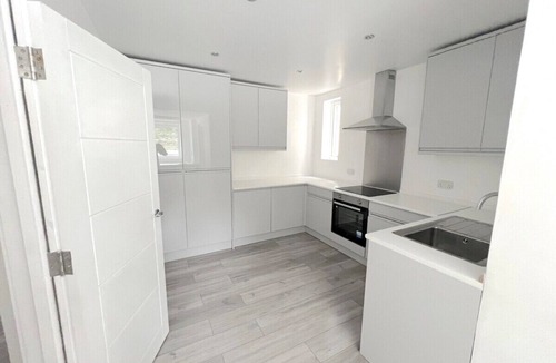 Coulsdon West House | Modern Beautiful 5bed -Sleeps 11