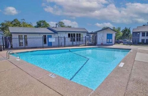 Sherman Apartment | Modern&Beautiful pool A plus ocation LongStayDiscount