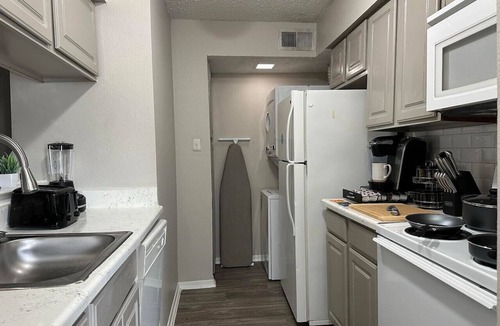 Sherman Apartment | Modern&beautiful,pool,a+ Location,longstaydiscount