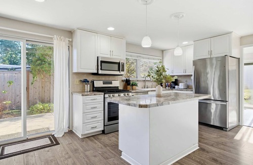 Northeast Bellevue House | Modern Bellevue Rambler, 5 Mins to Microsoft