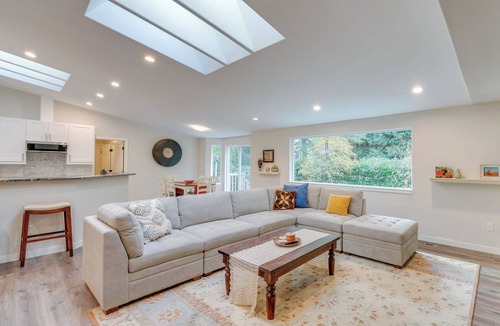 Sudden Valley House | Modern Bellingham home for work & play, beach access