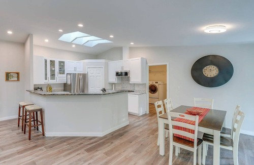 Sudden Valley House | Modern Bellingham home for work & play, beach access