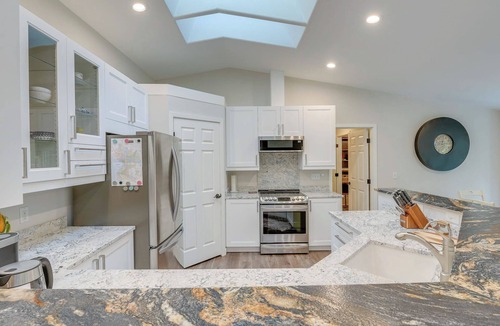 Sudden Valley House | Modern Bellingham home for work & play, beach access