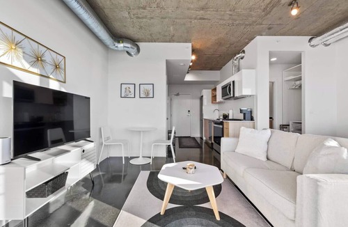 Connaught Apartment | Modern Beltline Studio Balcony Views – Near 17th