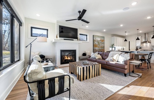 Downtown House | Modern Bentonville farmhouse townhome-3BR/3BA sleeps 6. Walk, bike or drive to Downtown Bentonville!