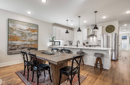 Downtown House | Modern Bentonville farmhouse townhome-3BR/3BA sleeps 6. Walk, bike or drive to Downtown Bentonville!