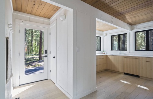 Black Butte Ranch House | Modern Black Butte Abode