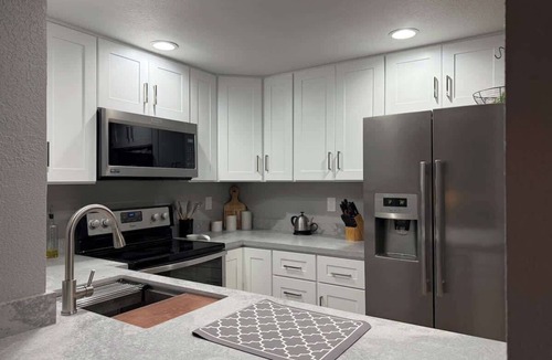 Modesto House | Modern Blue Marina 2 bed 2 bath garage whole home