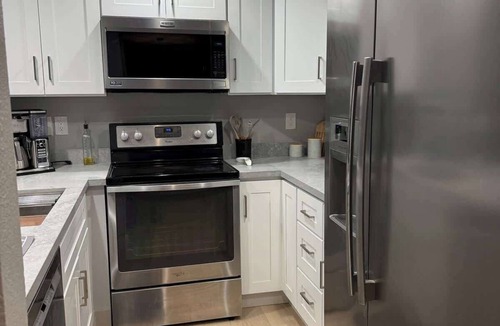 Modesto House | Modern Blue Marina 2 bed 2 bath garage whole home