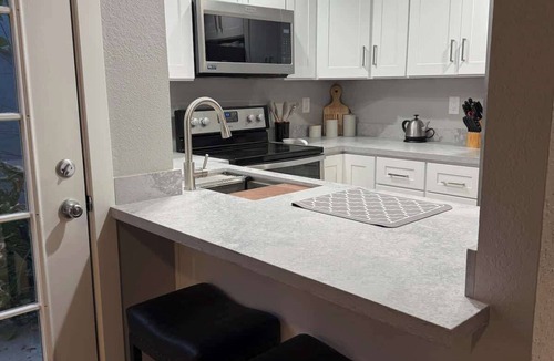 Modesto House | Modern Blue Marina 2 bed 2 bath garage whole home