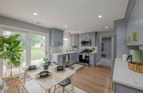Forestview House | Modern Boho house in Lombard 7 min to Metra
