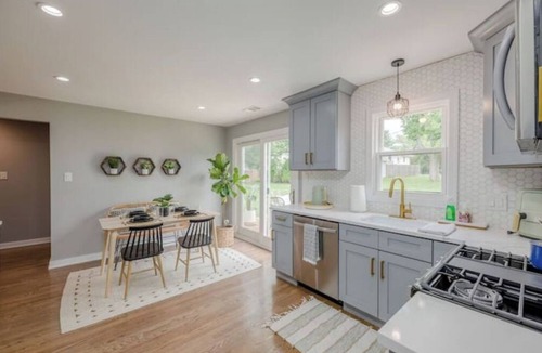 Forestview House | Modern Boho house in Lombard 7 min to Metra