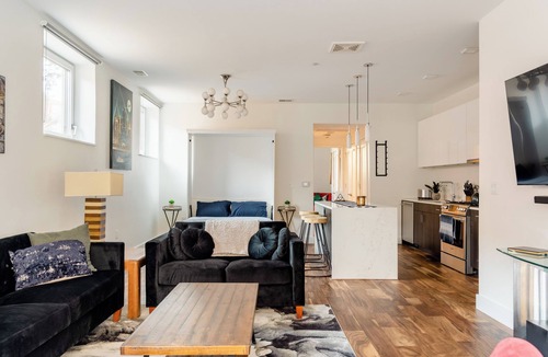 Midtown Condo | Modern Boutique Condo - "Au coeur de Detroit"