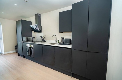 Sheldon Apartment | Modern & Bright 1 Bed Apartment in Birmingham