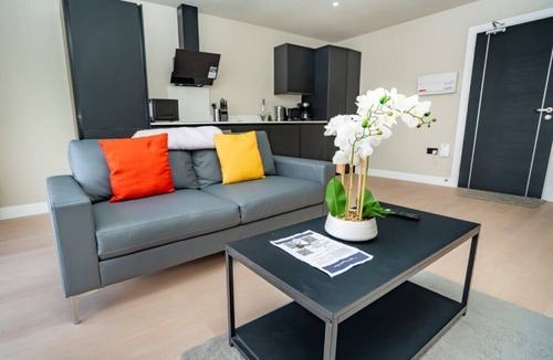 Sheldon Apartment | Modern & Bright 1 Bed Apartment in Birmingham