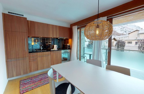 Maloja Apartment | Modern, bright 1½ room apartment with a balcony in sunny and quiet location in M