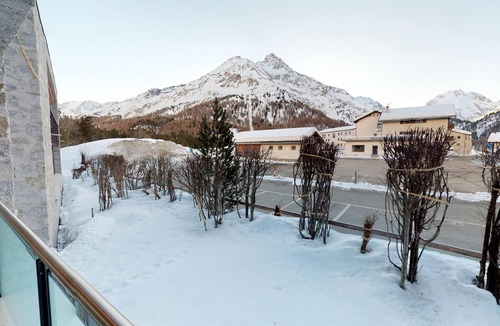 Maloja Apartment | Modern, bright 1½ room apartment with a balcony in sunny and quiet location in M