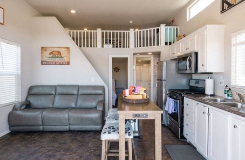 Ehrenberg House | Modern + Bright 1BR/1BA Tiny House on the River!