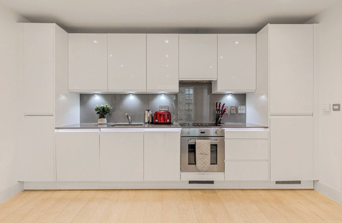 Park Royal Apartment | Modern Bright 1BR flat, 20 min to the Centre