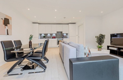 Park Royal Apartment | Modern Bright 1BR flat, 20 min to the Centre