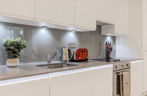 Park Royal Apartment | Modern Bright 1BR flat, 20 min to the Centre