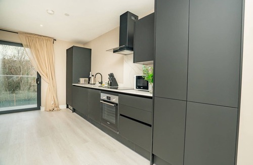 Bloxwich Apartment | Modern & Bright 2 Bed Apartment in Birmingham