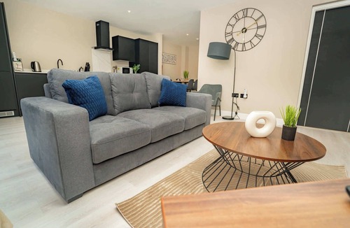 Bloxwich Apartment | Modern & Bright 2 Bed Apartment in Birmingham