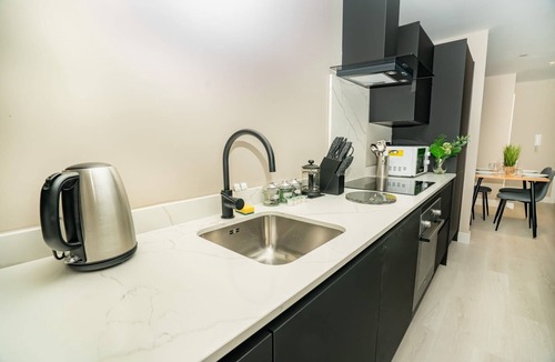 Bloxwich Apartment | Modern & Bright 2 Bed Apartment in Birmingham