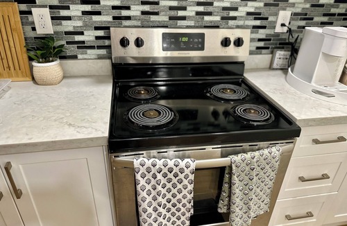 Pickering Apartment | "Modern & Bright 2BR Retreat in Pickering – 12 mins from Waterfront!"