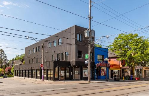 Greenwood - Coxwell Hotel | Modern & Bright 2BR Suite - StayStreet Suites