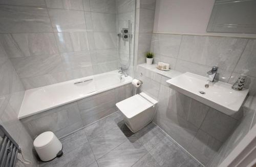 Brentwood Apartment | Modern,Bright and spacious 2 bed