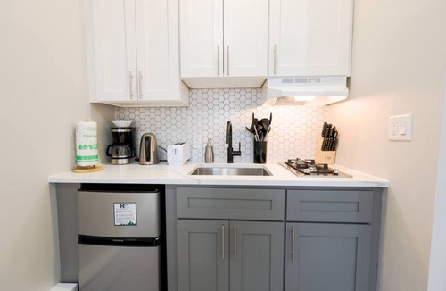 Prudential - St. Botolph Apartment | Modern Bright Back Bay Studio