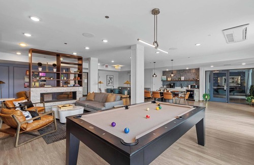 Palmer Square Apartment | Modern & Bright Chicago City Escape